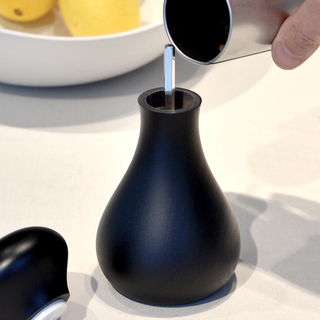 FLO SALT & PEPPER GRINDER BLACK - KITCHENWARE - DYKE & DEAN  - Homewares | Lighting | Modern Home Furnishings